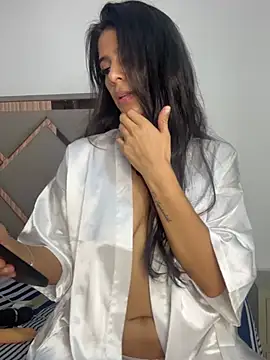 EvaMiranda online show from 05-09-26, 04:17