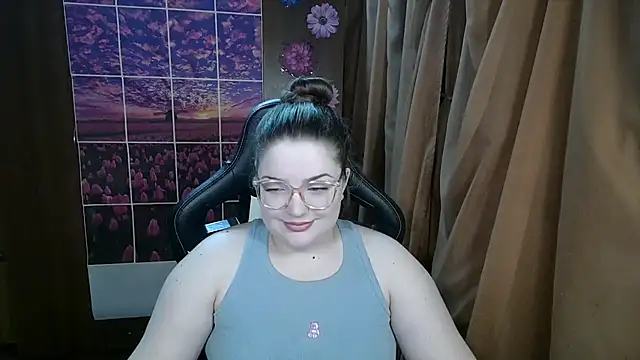 Snapshot of Teasing_Dora chatting on 05-05-26, 01:35 Teasing Dora online show from 05-05-26, 01:35