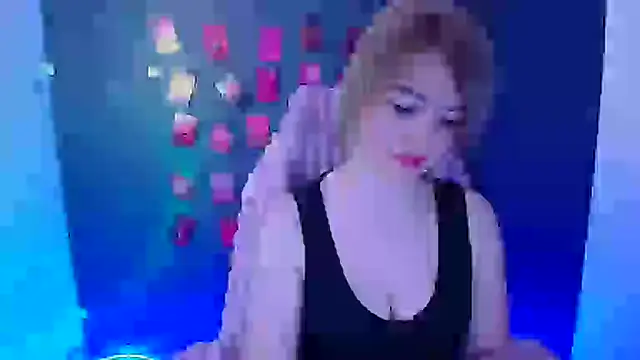 Snapshot of CuttieEmma chatting on 02-14-26, 06:43 CuttieEmma online show from 02-14-26, 06:43