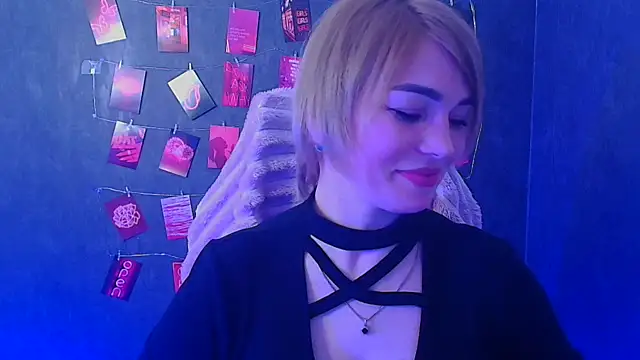 Snapshot of CuttieEmma chatting on 03-07-26, 12:35 CuttieEmma online show from 03-07-26, 12:35