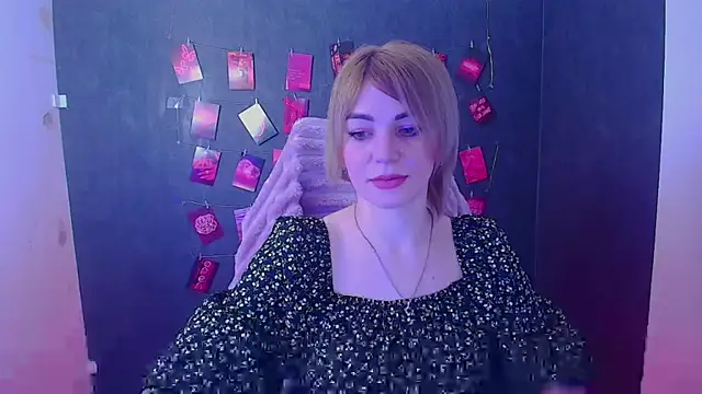 Snapshot of CuttieEmma chatting on 03-08-26, 06:39 CuttieEmma online show from 03-08-26, 06:39