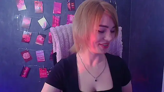 Snapshot of CuttieEmma chatting on 03-12-26, 06:52 CuttieEmma online show from 03-12-26, 06:52