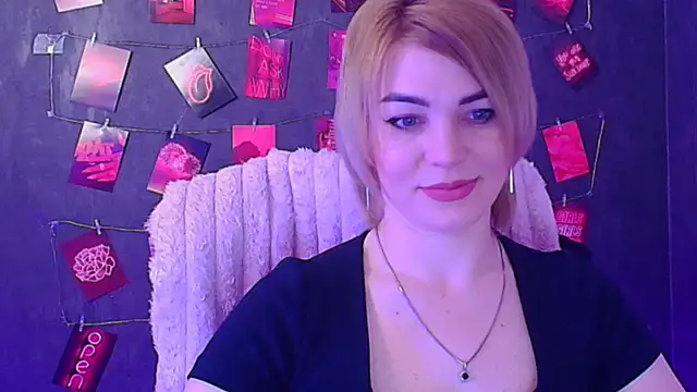 Snapshot of CuttieEmma chatting on 03-18-26, 12:52 CuttieEmma online show from 03-18-26, 12:52