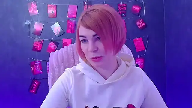 Snapshot of CuttieEmma chatting on 03-29-26, 11:32 CuttieEmma online show from 03-29-26, 11:32