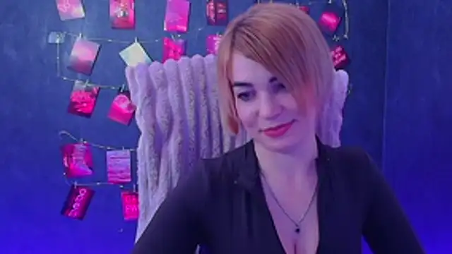 Snapshot of CuttieEmma chatting on 04-10-26, 06:12 CuttieEmma online show from 04-10-26, 06:12