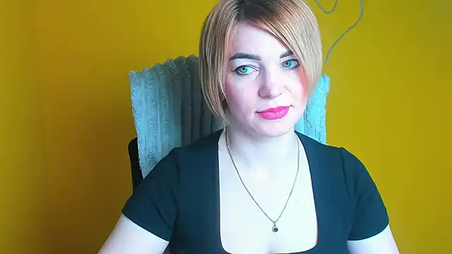 Snapshot of CuttieEmma chatting on 04-12-26, 05:56 CuttieEmma online show from 04-12-26, 05:56