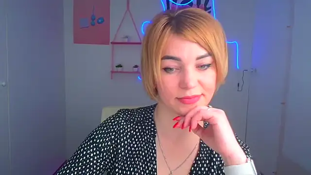 Snapshot of CuttieEmma chatting on 04-15-26, 05:58 CuttieEmma online show from 04-15-26, 05:58