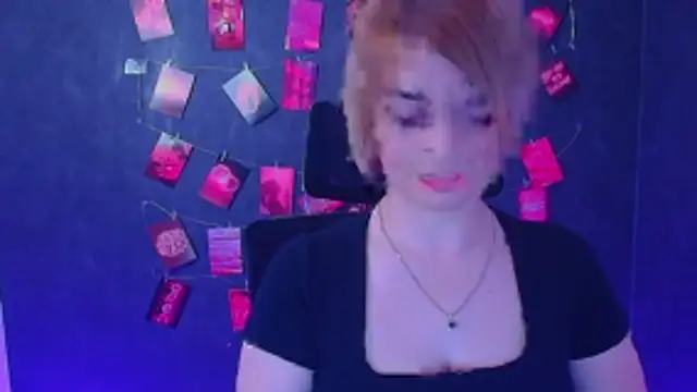 Snapshot of CuttieEmma chatting on 04-18-26, 11:47 CuttieEmma online show from 04-18-26, 11:47