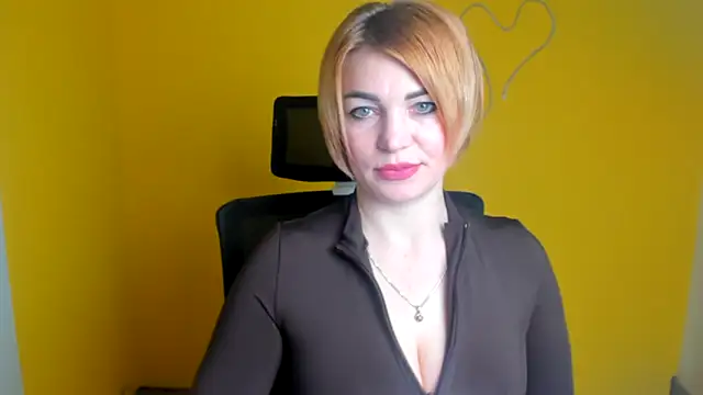 Snapshot of CuttieEmma chatting on 04-24-26, 11:56 CuttieEmma online show from 04-24-26, 11:56