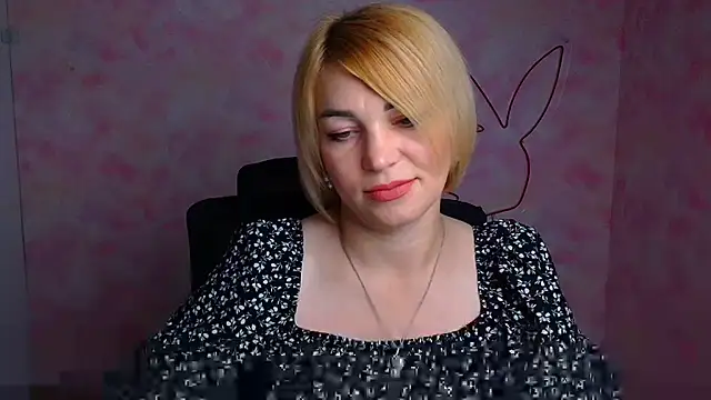 Snapshot of CuttieEmma chatting on 06-22-26, 05:48 CuttieEmma online show from 06-22-26, 05:48