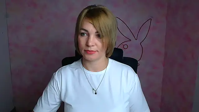 Snapshot of CuttieEmma chatting on 06-27-26, 05:56 CuttieEmma online show from 06-27-26, 05:56
