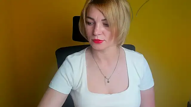 Snapshot of CuttieEmma chatting on 07-03-26, 11:49 CuttieEmma online show from 07-03-26, 11:49