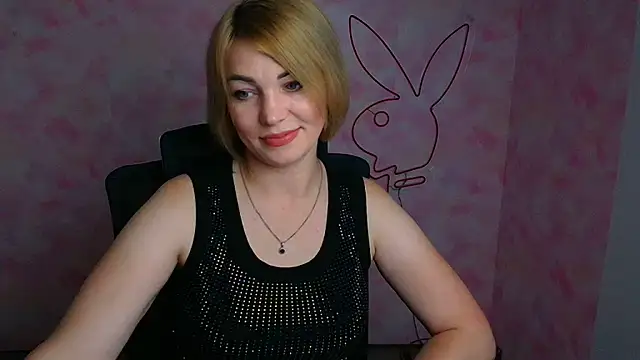 Snapshot of CuttieEmma chatting on 07-06-26, 05:37 CuttieEmma online show from 07-06-26, 05:37