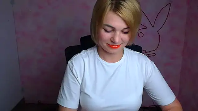 Snapshot of CuttieEmma chatting on 07-07-26, 11:47 CuttieEmma online show from 07-07-26, 11:47