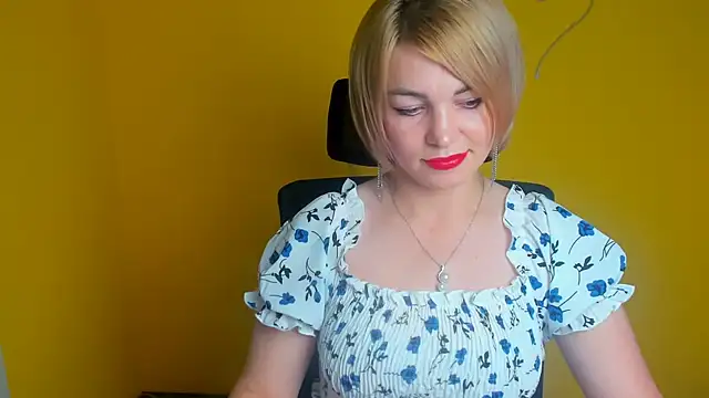 Snapshot of CuttieEmma chatting on 07-11-26, 11:57 CuttieEmma online show from 07-11-26, 11:57