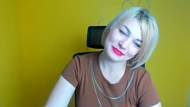 Snapshot of CuttieEmma chatting on 07-16-26, 05:46 CuttieEmma online show from 07-16-26, 05:46