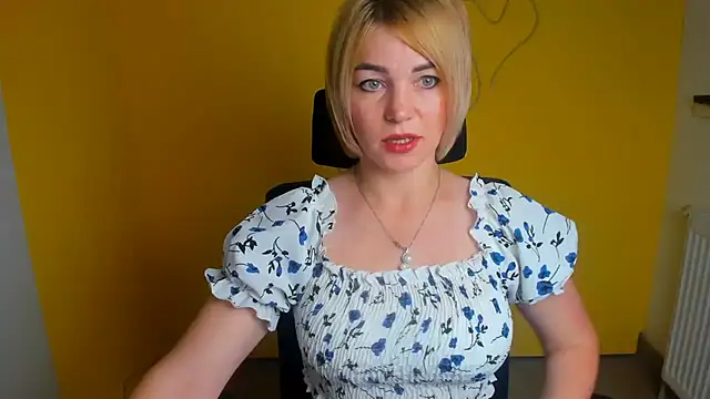 Snapshot of CuttieEmma chatting on 07-23-26, 12:25 CuttieEmma online show from 07-23-26, 12:25