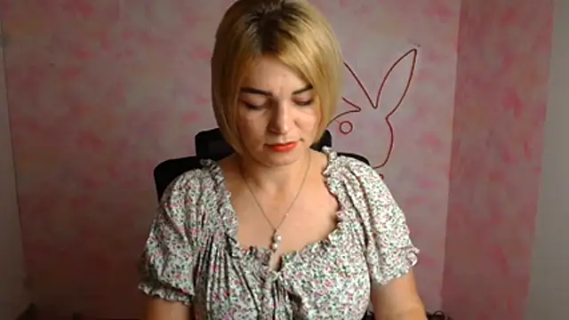 Snapshot of CuttieEmma chatting on 07-25-26, 11:41 CuttieEmma online show from 07-25-26, 11:41