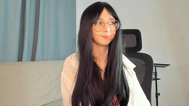 Snapshot of CosmicGleam chatting on 04-19-26, 09:17 CosmicGleam online show from 04-19-26, 09:17