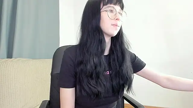 Snapshot of CosmicGleam chatting on 04-22-26, 09:05 CosmicGleam online show from 04-22-26, 09:05