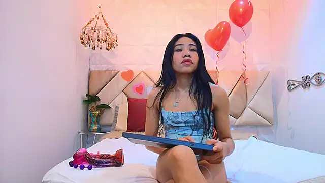 Snapshot of Lara_pons chatting on 02-12-26, 02:01 Lara pons online show from 02-12-26, 02:01