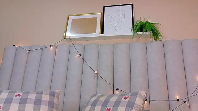 EmmaLou   online show from 02-12-26, 04:18