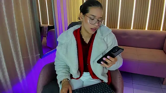 Luna Millers online show from 05-09-26, 04:17