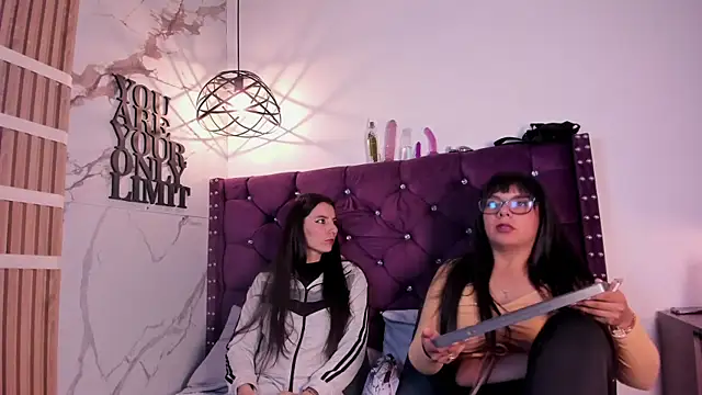 Valkiria-and-Dione online show from 02-05-26, 07:18