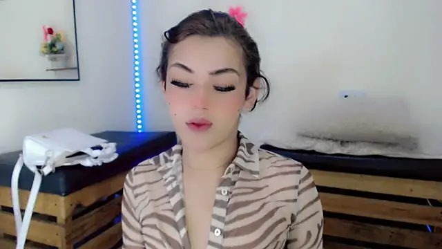 NathalialLooes online show from 05-13-26, 05:05