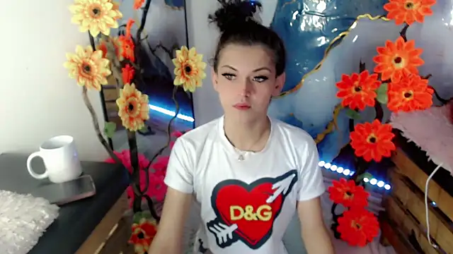 NathalialLooes online show from 06-10-26, 05:07