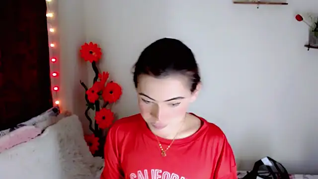 NathalialLooes online show from 06-18-26, 07:30