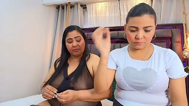 Karina Mendoza online show from 06-28-26, 12:11