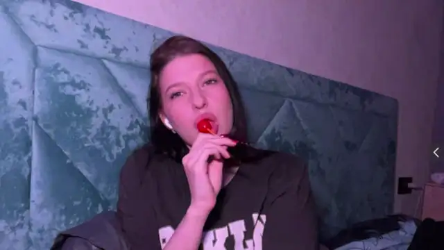 Sarahsolara online show from 03-17-26, 03:26