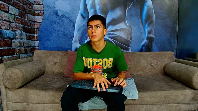 Snapshot of Aron_pulse chatting on 02-13-26, 01:40 Aron pulse online show from 02-13-26, 01:40