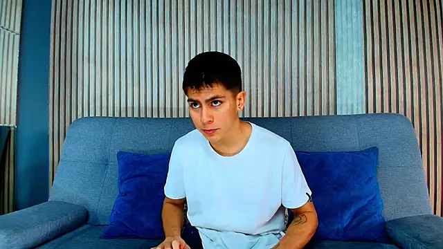 Snapshot of Aron_pulse chatting on 02-21-26, 01:23 Aron pulse online show from 02-21-26, 01:23