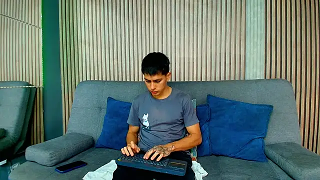 Snapshot of Aron_pulse chatting on 02-24-26, 01:09 Aron pulse online show from 02-24-26, 01:09