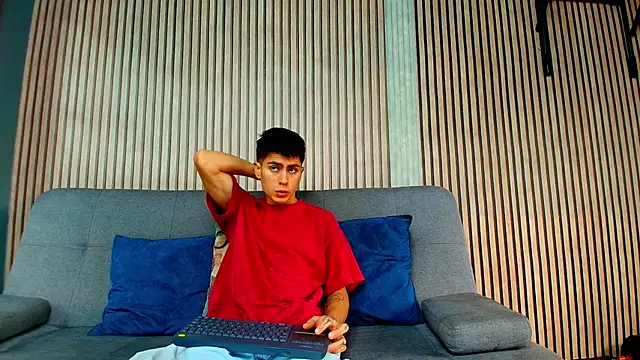 Snapshot of Aron_pulse chatting on 03-06-26, 01:18 Aron pulse online show from 03-06-26, 01:18