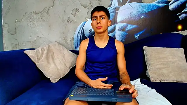 Snapshot of Aron_pulse chatting on 03-12-26, 01:28 Aron pulse online show from 03-12-26, 01:28