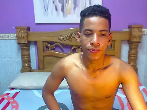 Snapshot of Luigi_Ferrer chatting on 03-18-26, 03:09 Luigi Ferrer online show from 03-18-26, 03:09