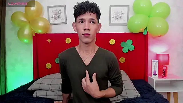 Snapshot of arlequiin_ chatting on 03-17-26, 04:06 arlequiin online show from 03-17-26, 04:06