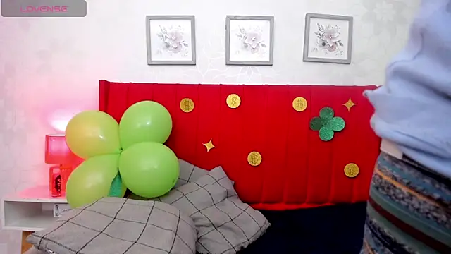 Snapshot of arlequiin_ chatting on 03-18-26, 04:04 arlequiin online show from 03-18-26, 04:04