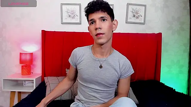 Snapshot of arlequiin_ chatting on 03-19-26, 03:32 arlequiin online show from 03-19-26, 03:32