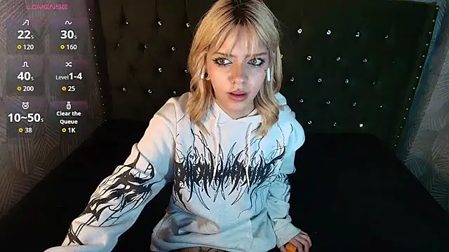 Snapshot of LilytReinolds chatting on 03-08-26, 04:55 LilytReinolds online show from 03-08-26, 04:55