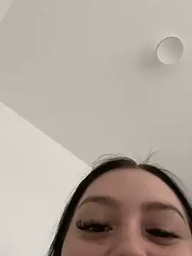 nikkiuk online show from 02-11-26, 09:58