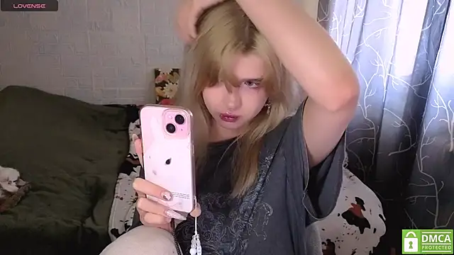 Snapshot of MoonlightGrace chatting on 04-17-26, 11:46 MoonlightGrace online show from 04-17-26, 11:46