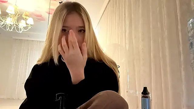 IvyArmbrister online show from 03-12-26, 04:13