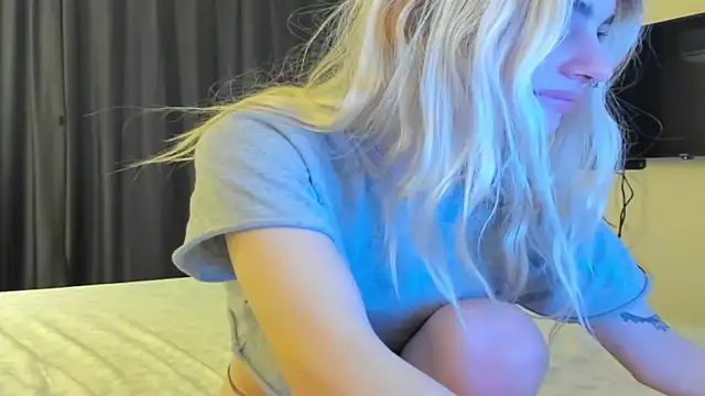 Snapshot of Lesyalisss chatting on 03-18-26, 10:13 Lesyalisss online show from 03-18-26, 10:13