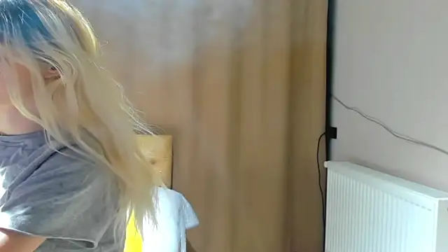 Snapshot of Lesyalisss chatting on 04-23-26, 11:18 Lesyalisss online show from 04-23-26, 11:18