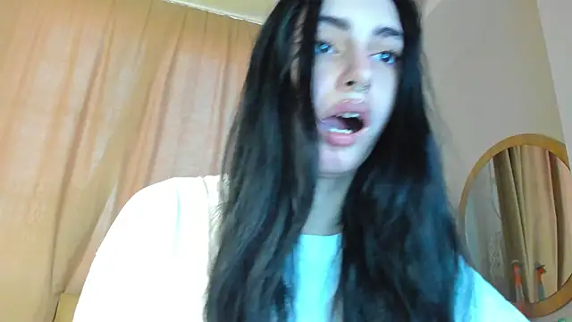 Snapshot of Lesyalisss chatting on 06-15-26, 04:53 Lesyalisss online show from 06-15-26, 04:53