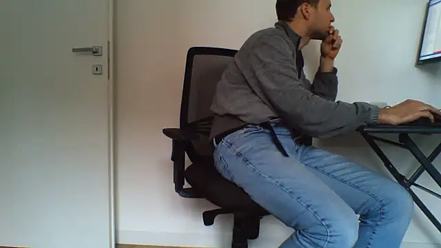 Snapshot of andre_italy chatting on 05-15-26, 02:57 andre italy online show from 05-15-26, 02:57